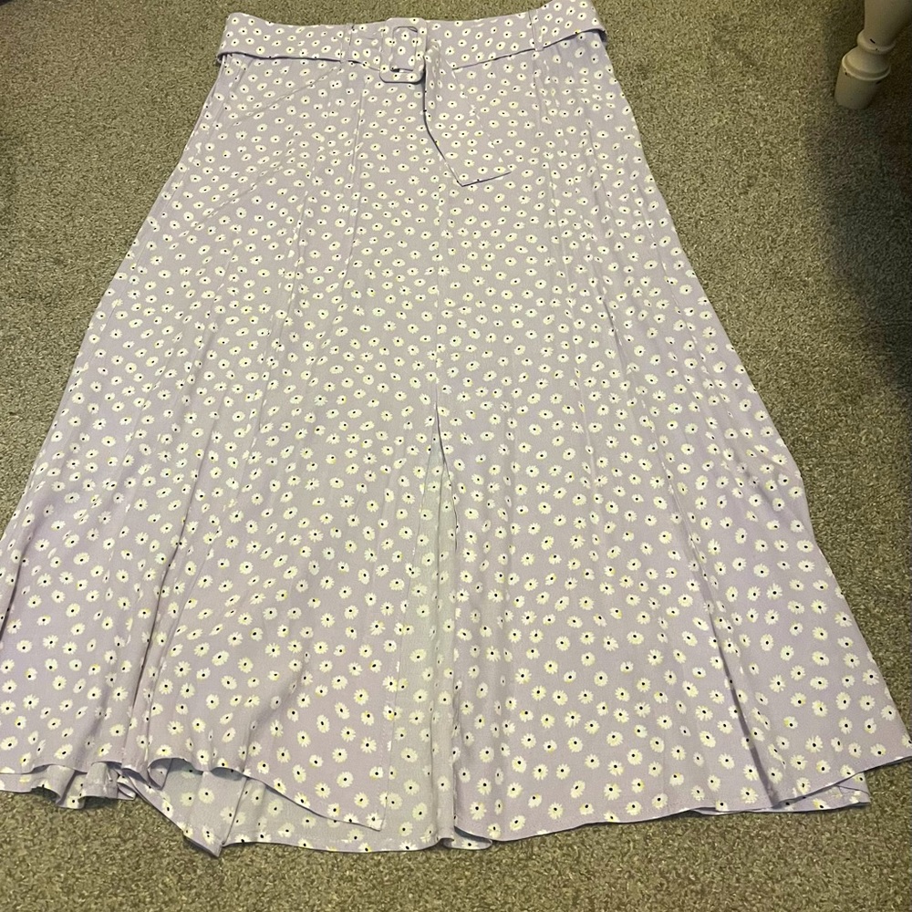 Purple and white daisy belted skirt